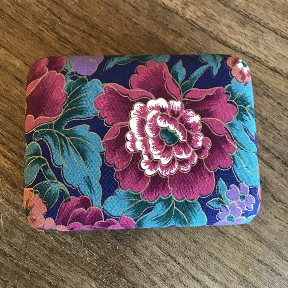 American Vintage Jewelry - Vintage Floral Tapestry Travel Jewelry Case